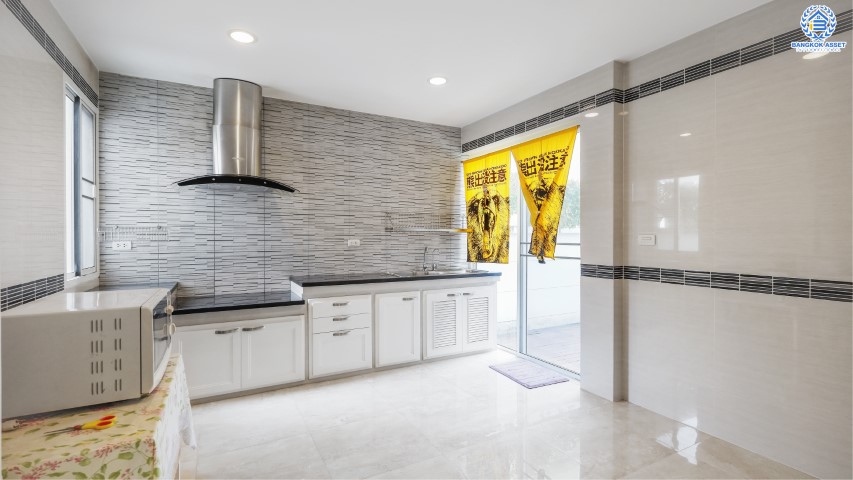 บ้านเดี่ยวมือสองย่านนนทบุรี ม.บางกอก บูเลอวาร์ด ราชพฤกษ์-พระราม5 หลังมุม! เนื้อที่ 56 ตร.ว. ตกแต่ง Built-in ฟังก์ชัน 3 ห้องนอน 4 ห้องน้ำ 2 ที่จอกรถ พร้อมอยู่ บนทำเลเดินทางสะดวก ติดถนนราชพฤกษ์ ใกล้วงเวียนพระราม 5 , The Walk ราชพฤกษ์...